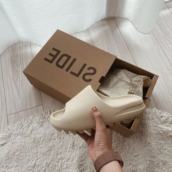 Yeezy Slide 'Bone'