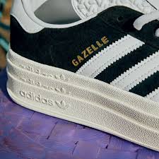 Ad*s gazelle bold 