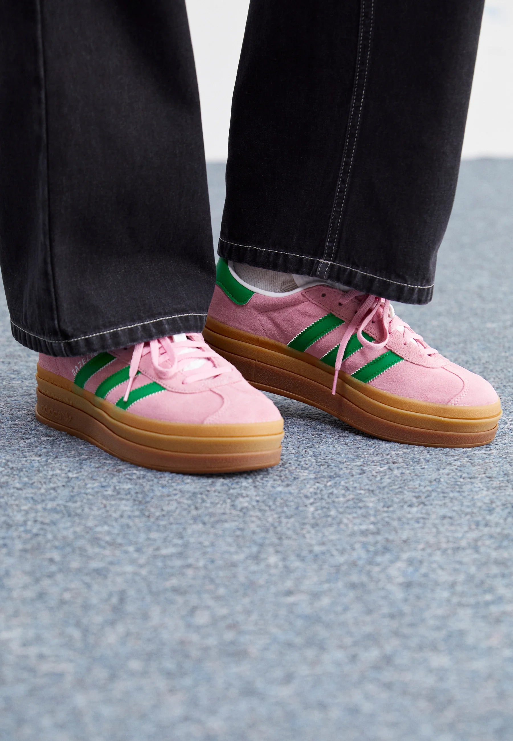 Ad*s gazelle bold true pink (w)