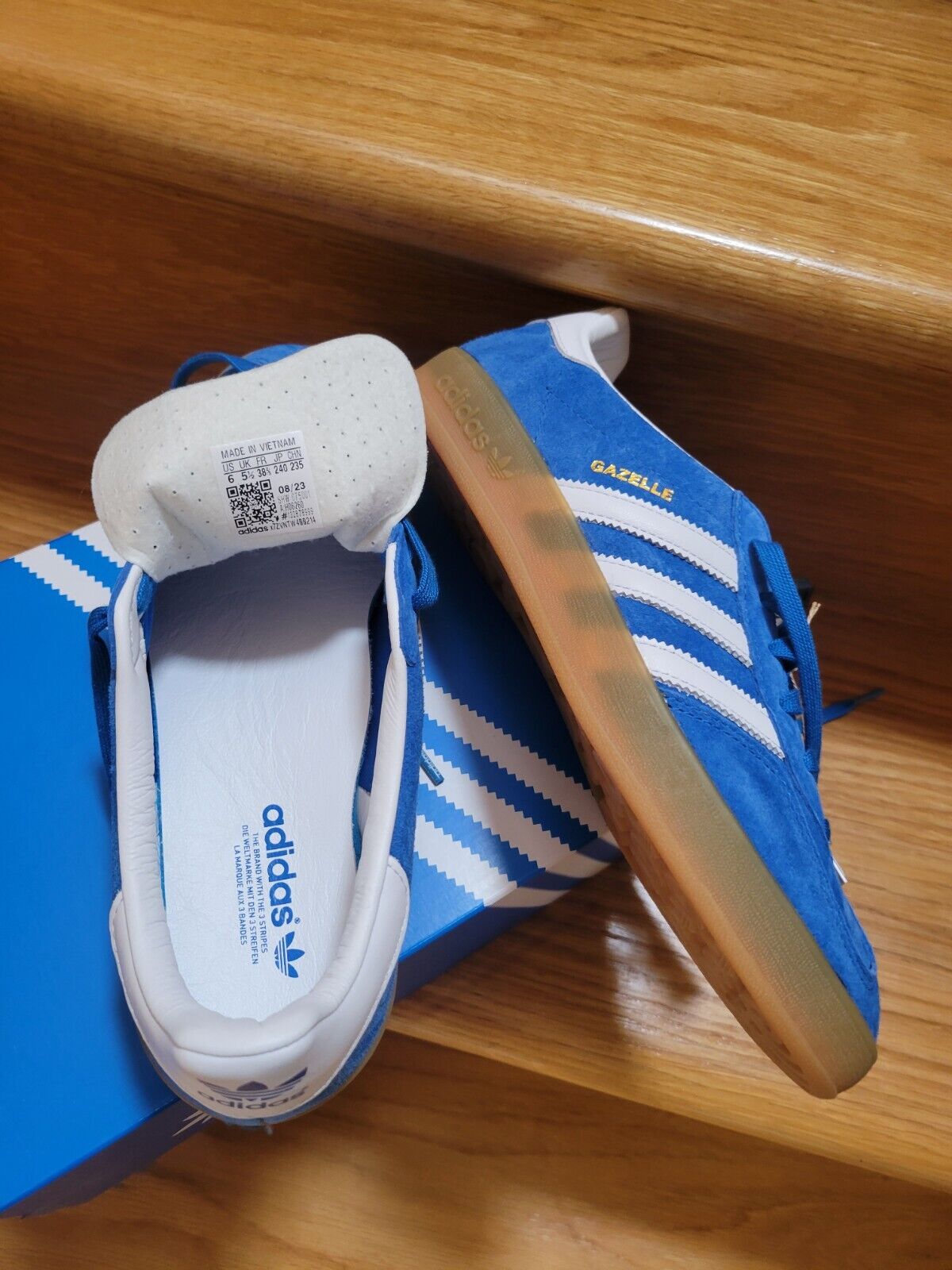 Ad*s gazelle indoor blue bird gum