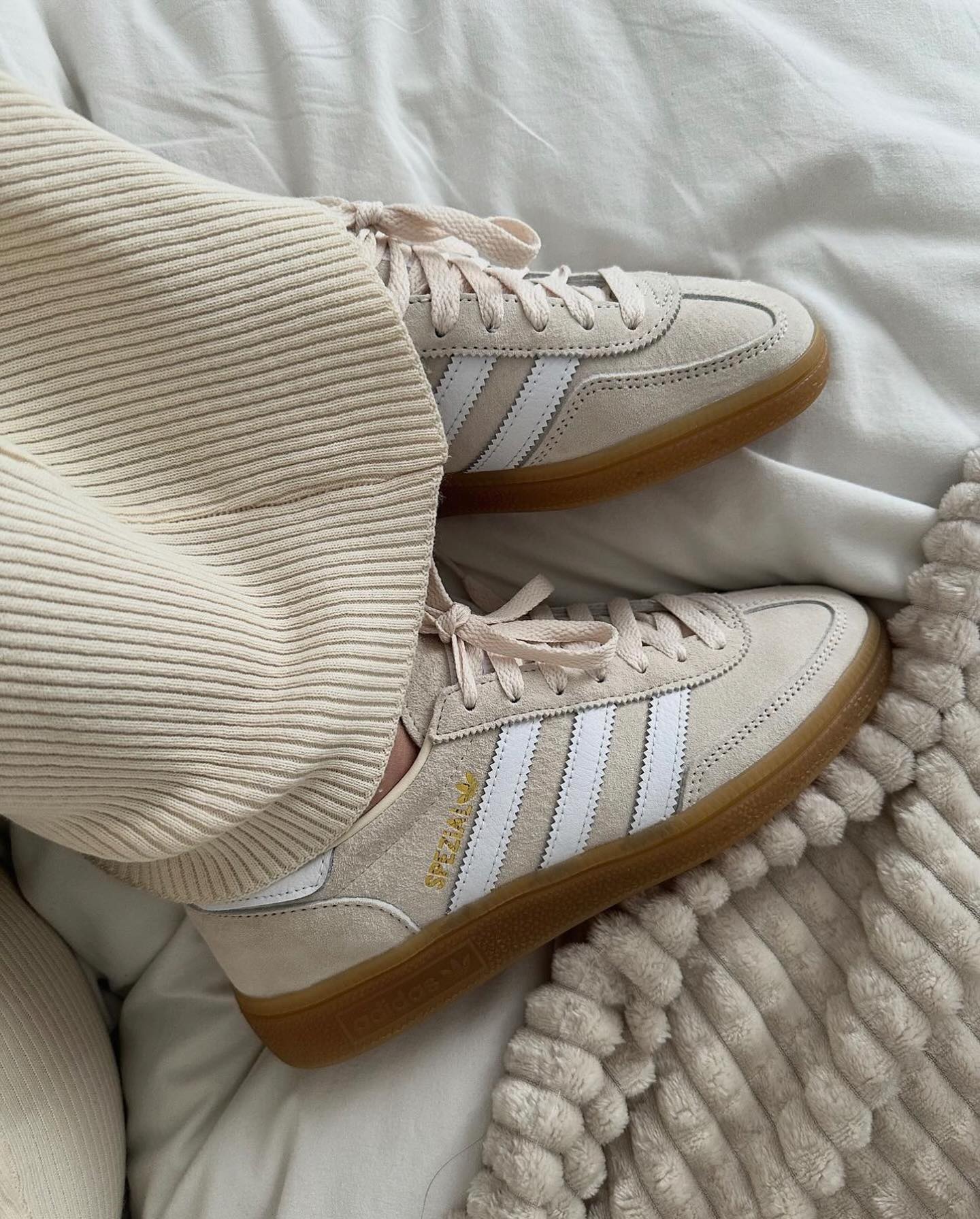 Ad*s handball spezial wonder white