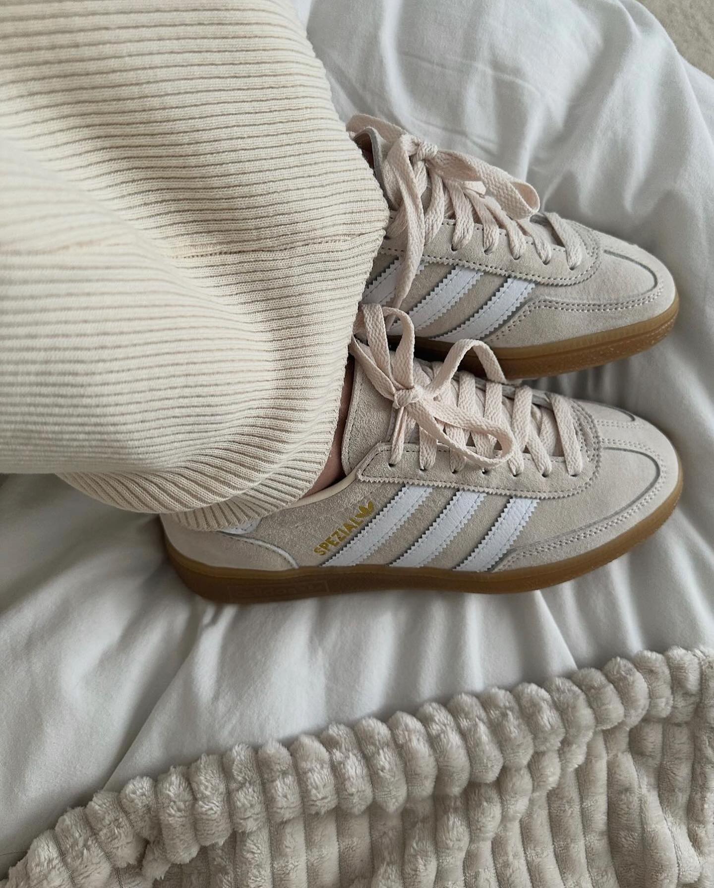 Ad*s handball spezial wonder white