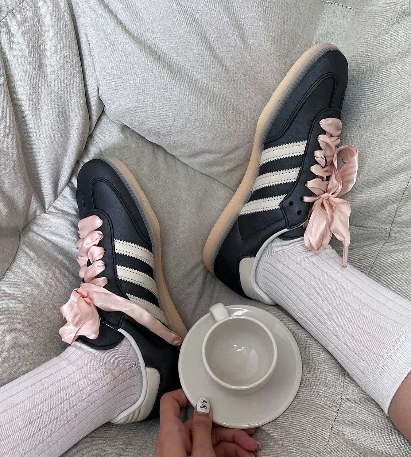 Ad*s samba og black pink ribbon laces