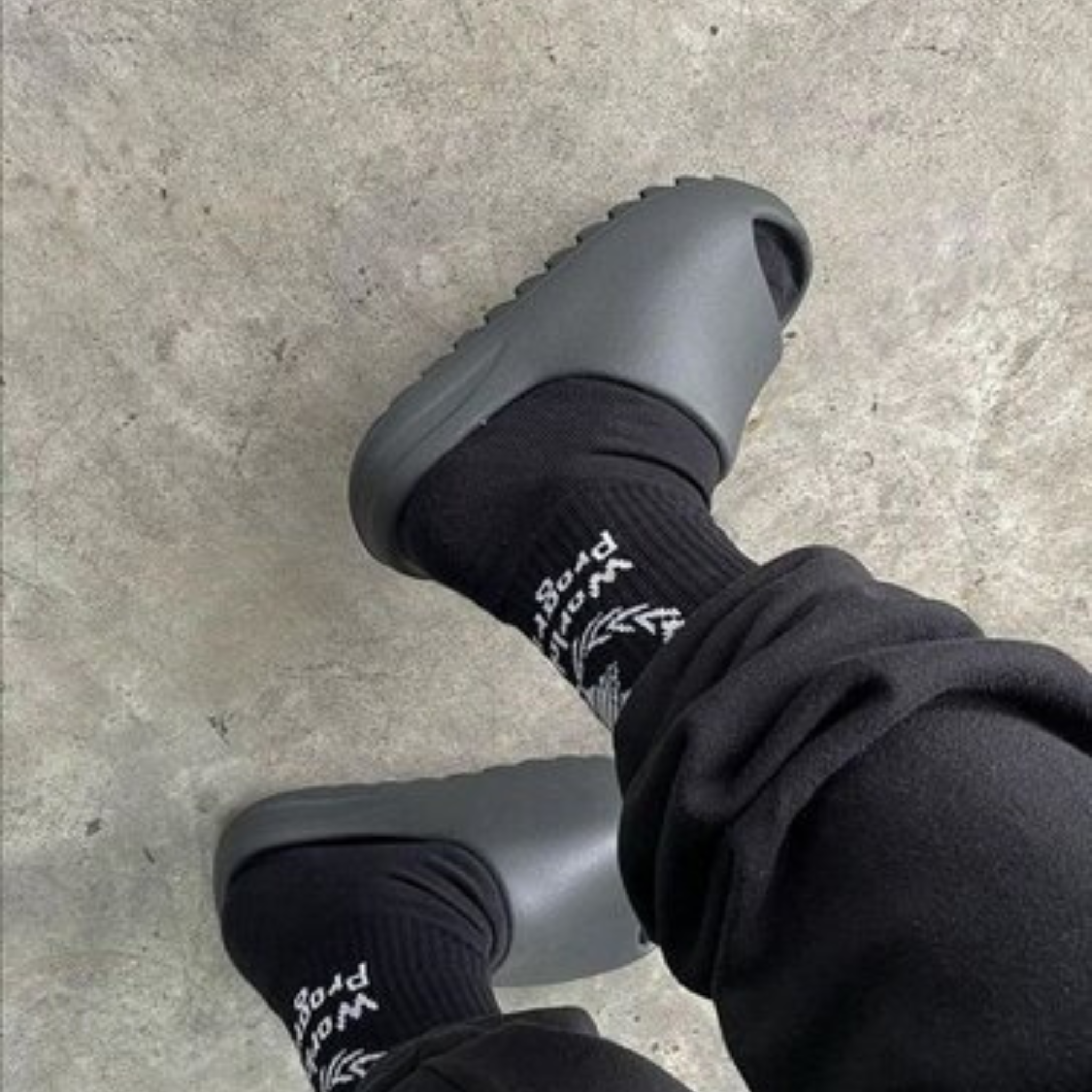 Ad*s yeezy slide dark onyx