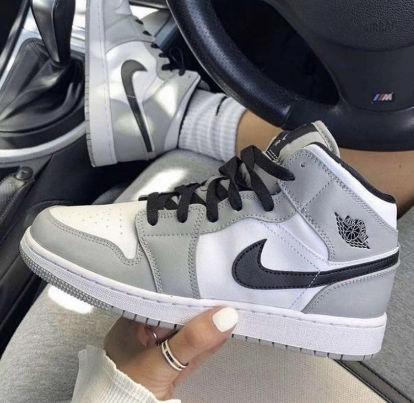 Jordan 1 Mid Light Smoke Grey