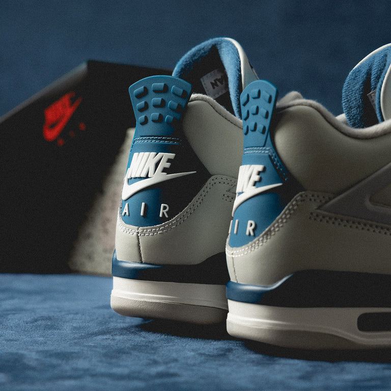 Shops nike air jordan 4 blue and white