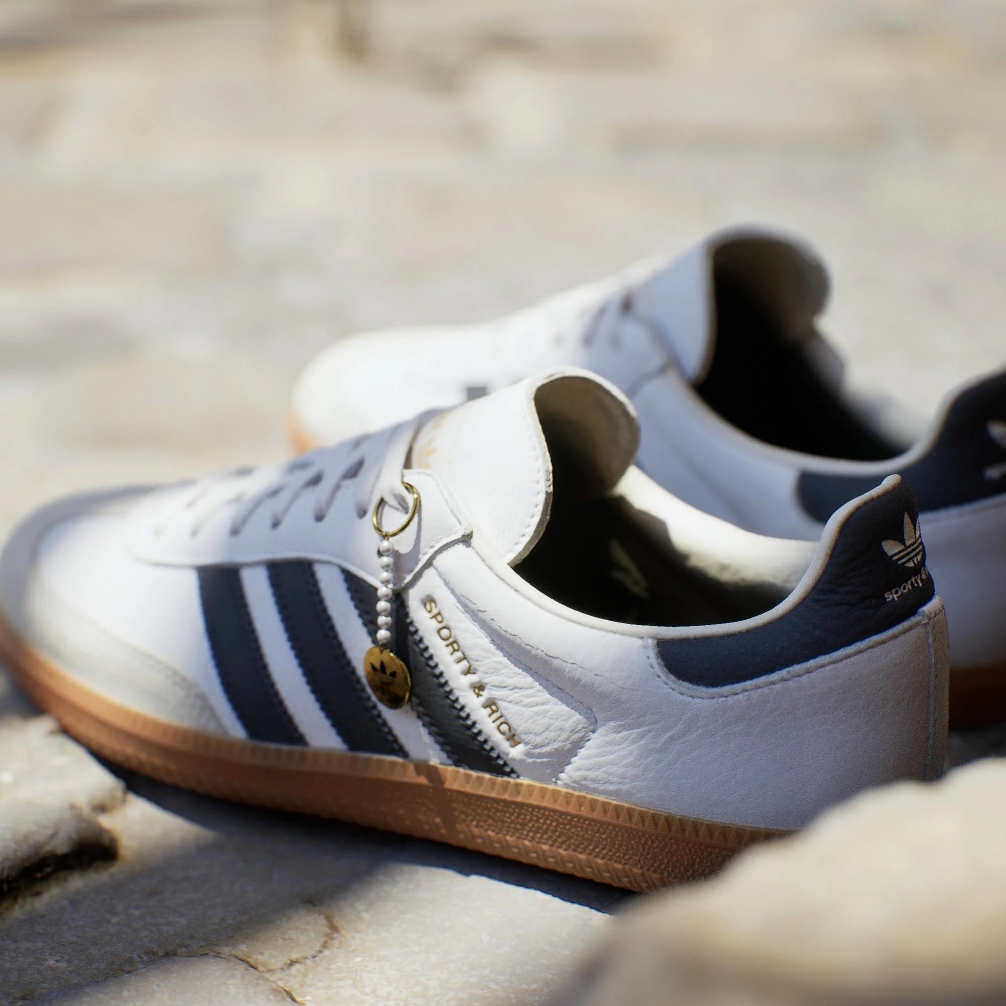 Black and white sambas online