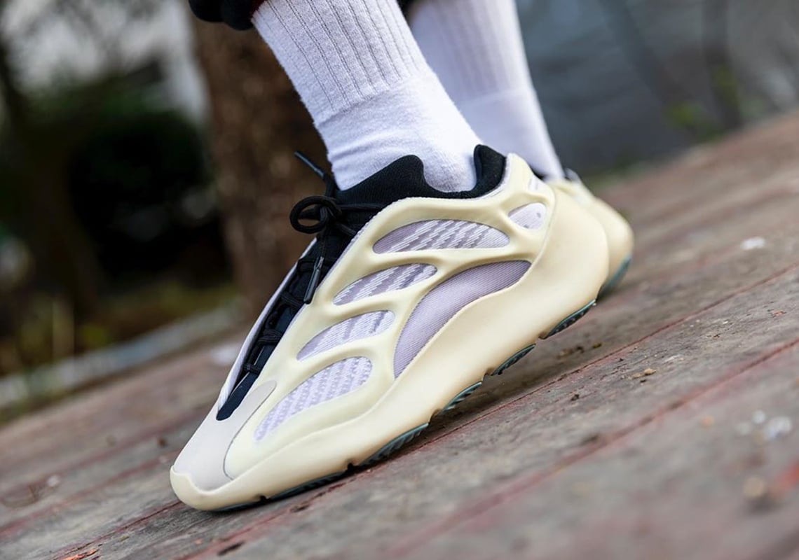 Adidas yeezy 700 a 40 euro on sale