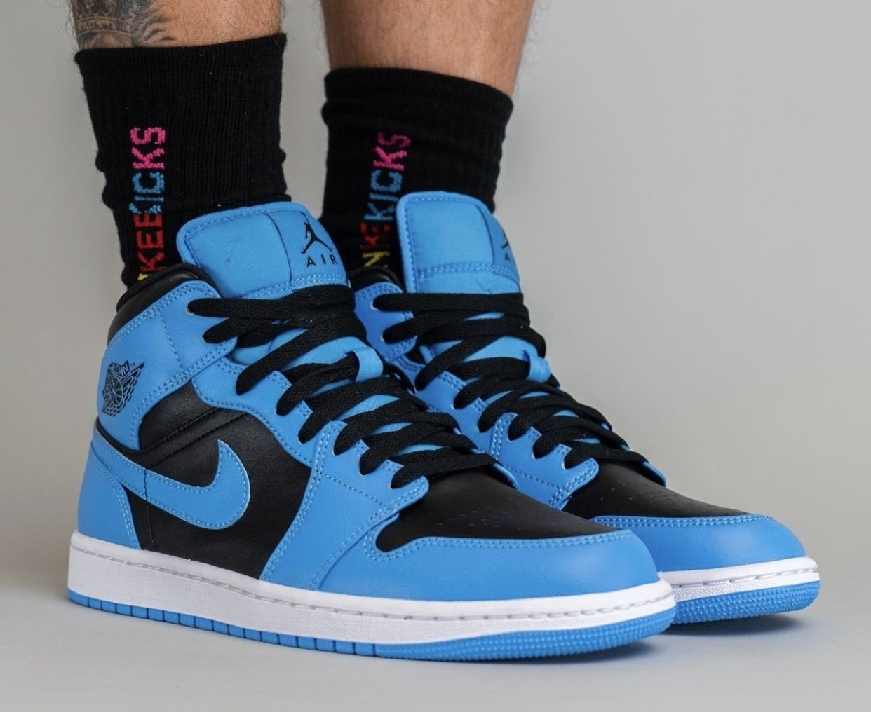 Jordan 1 Mid University Blue Black