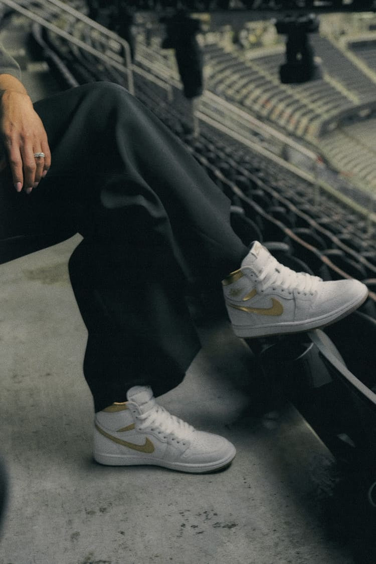 Air Jordan 1 High OG Metallic Gold W