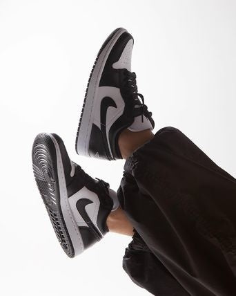 Jordan 1 Low 'Panda' (W) - Sneakerhype