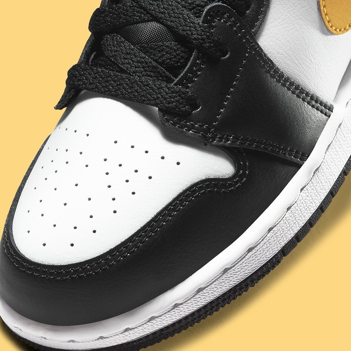 Jordan 1 Mid 'White Pollen Black' - Sneakerhype