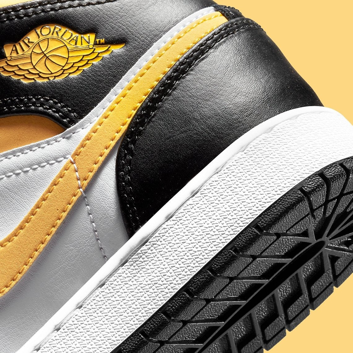 Jordan 1 Mid 'White Pollen Black' - Sneakerhype