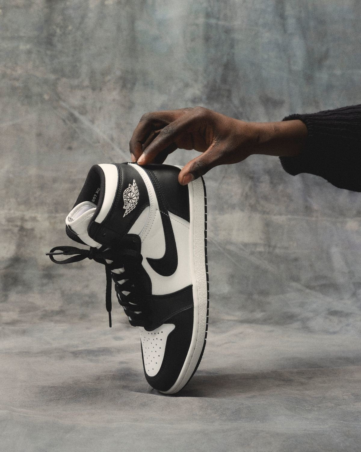 Black and white air jordans 1 online