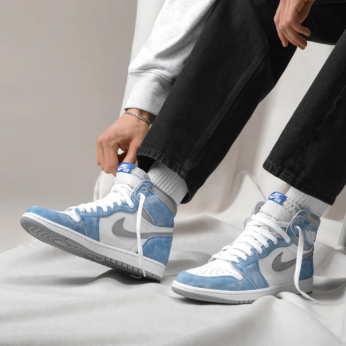 Air Jordan 1 Retro High OG 'Hyper Royal'