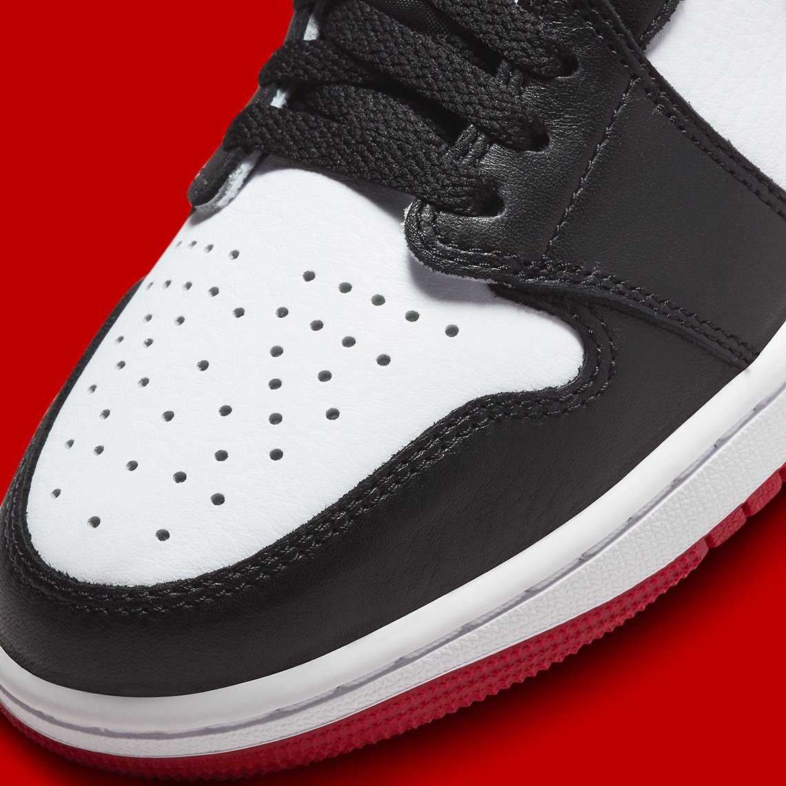 Jordan 1 Retro Low OG Black Toe (2023)