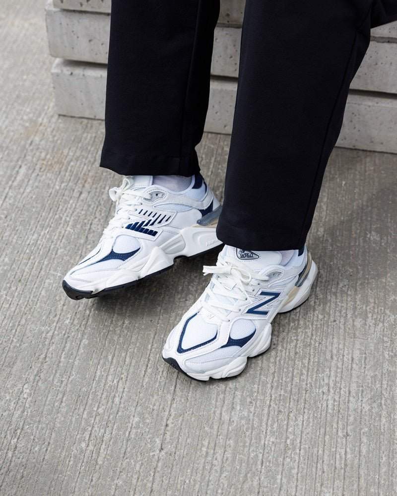 Navy blue and white new balance on sale