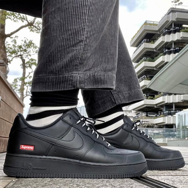 Nike supreme shoes black hotsell