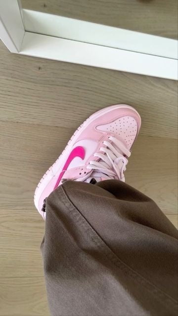 Barbie deals Triple Pink Nike Dunks