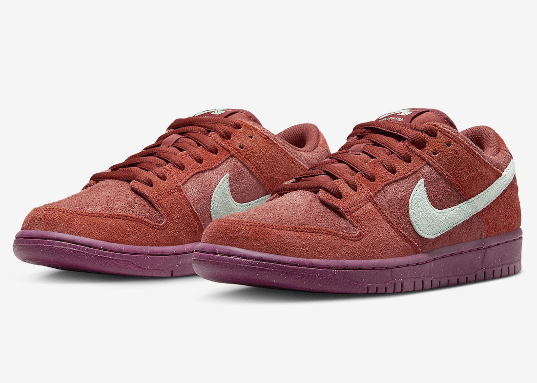 Nike SB Dunk Low Mystic Red