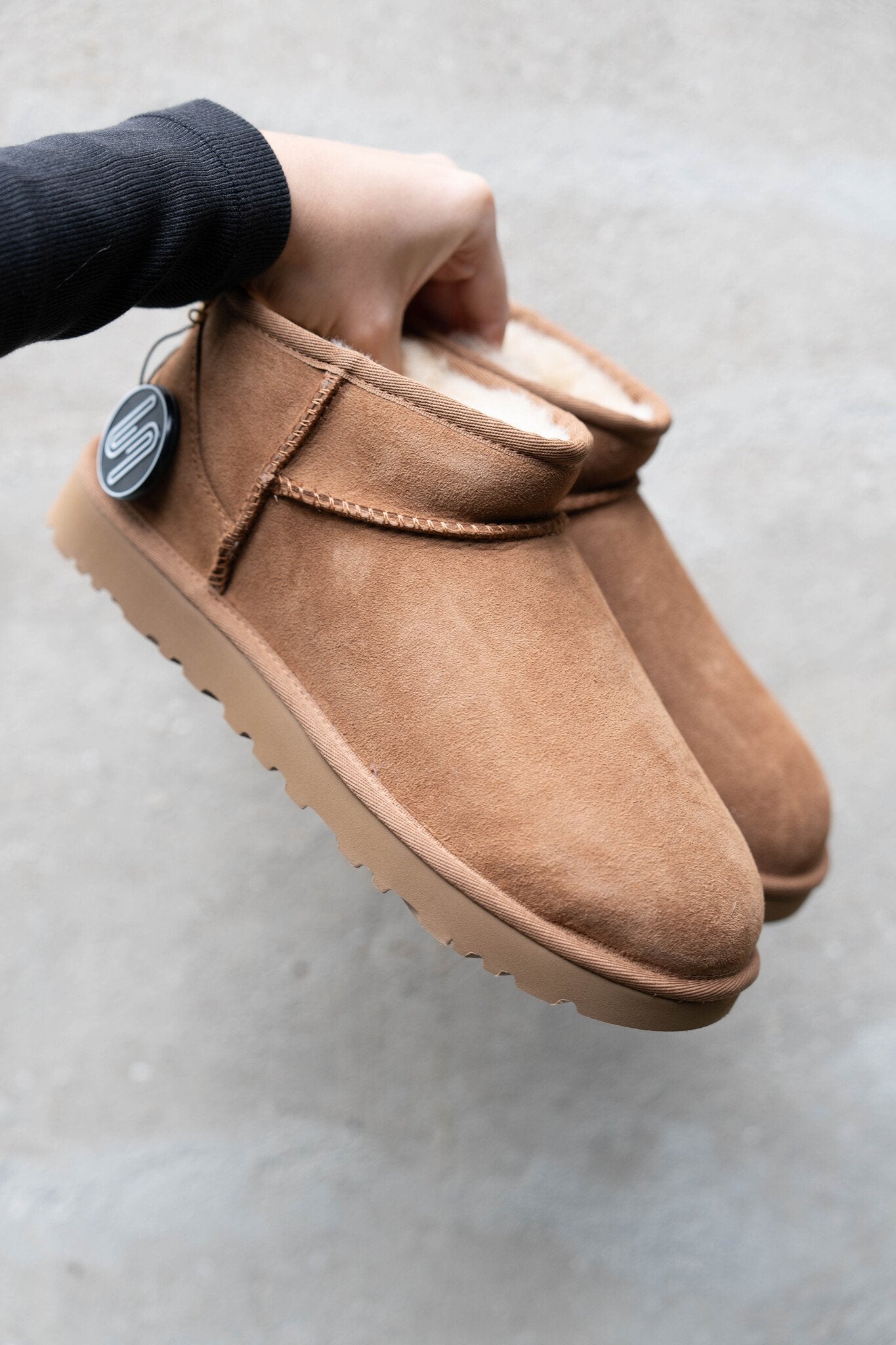 UGG Classic Ultra deals Mini Chesnut